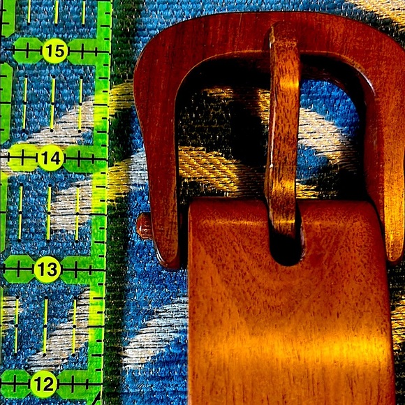 Vintage Wooden Desk Clock – Unique Wristwatch Design - Picture 7 of 12